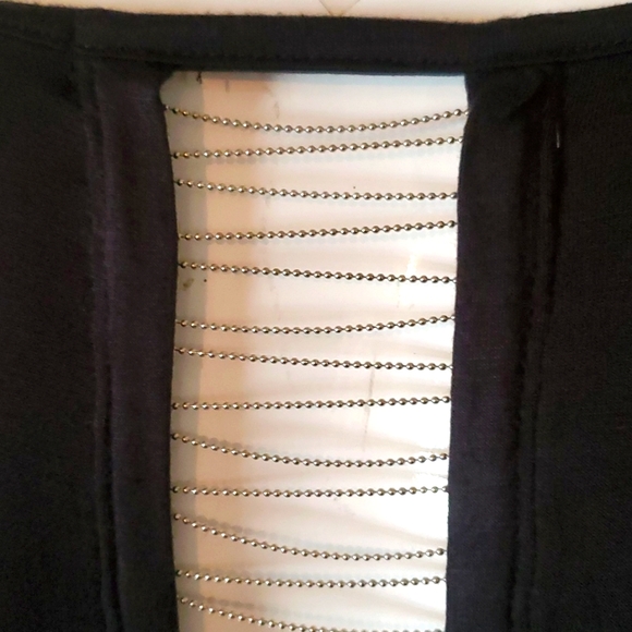 Chain open back Blouse - Picture 5 of 7